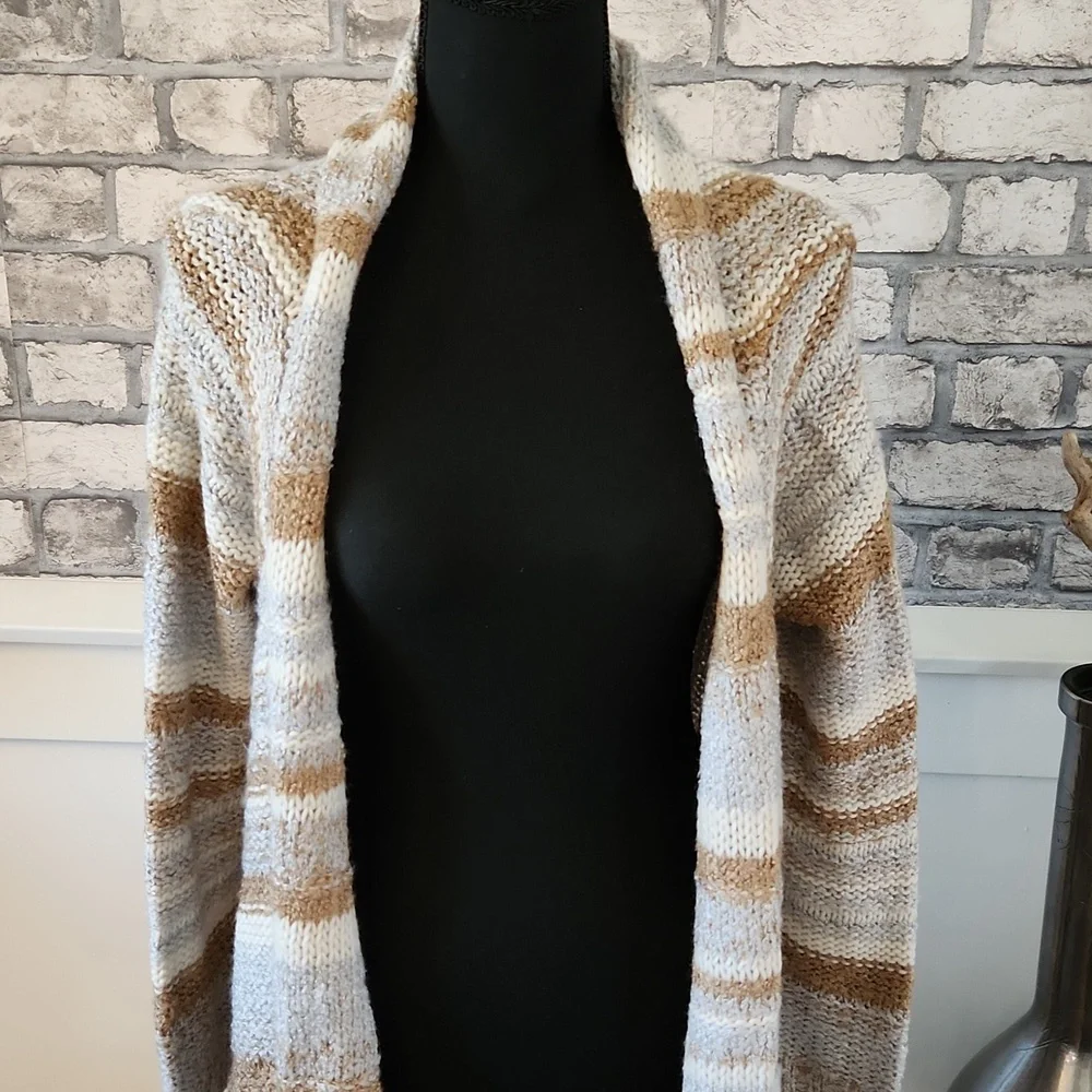 Cardigan - Picture 2 of 6